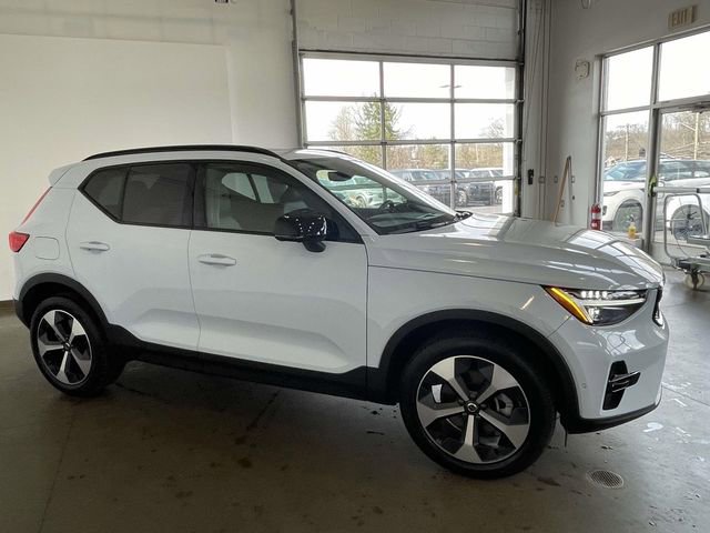 Used 2026 Volvo XC40 B5 Plus w/ Protection Package Premier image 7