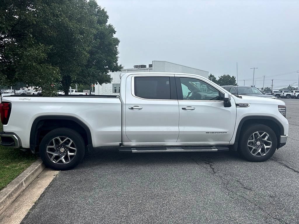Used 2022 GMC Sierra 1500 SLT w/ SLT Convenience Package AWD/4WD image 10