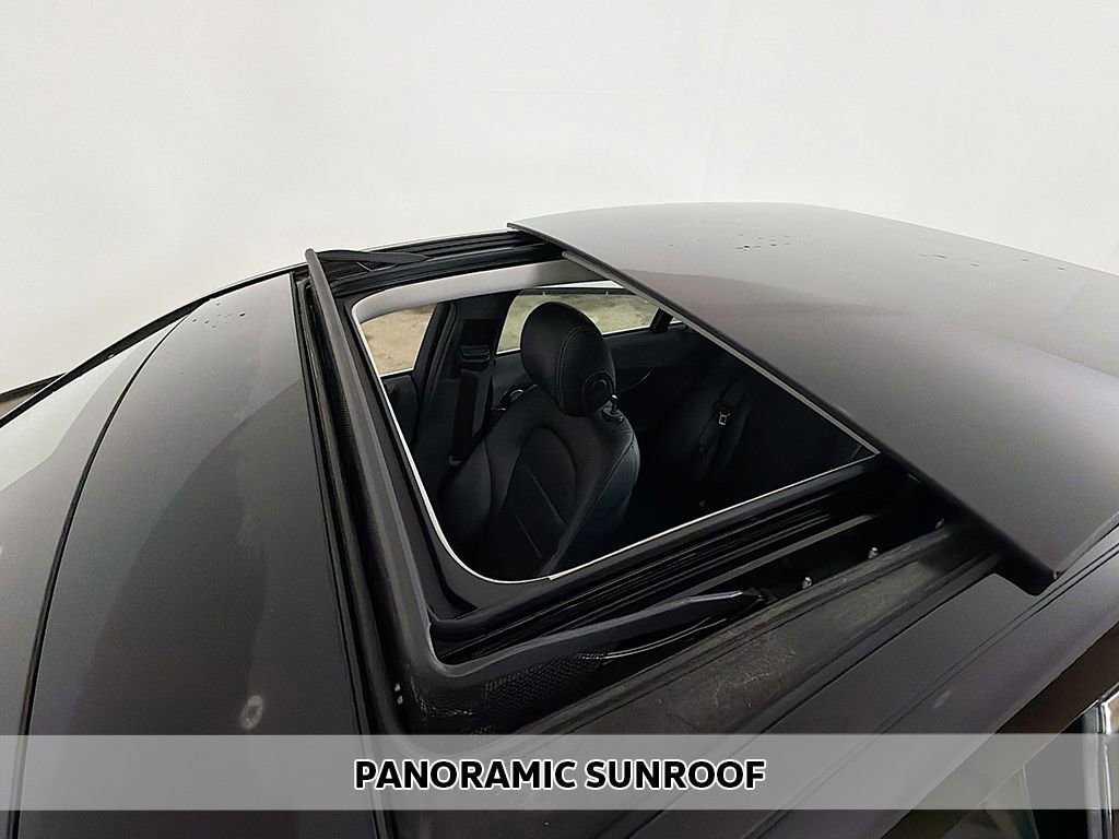 Used 2015 Mercedes-Benz C 300 4MATIC Sedan image 3