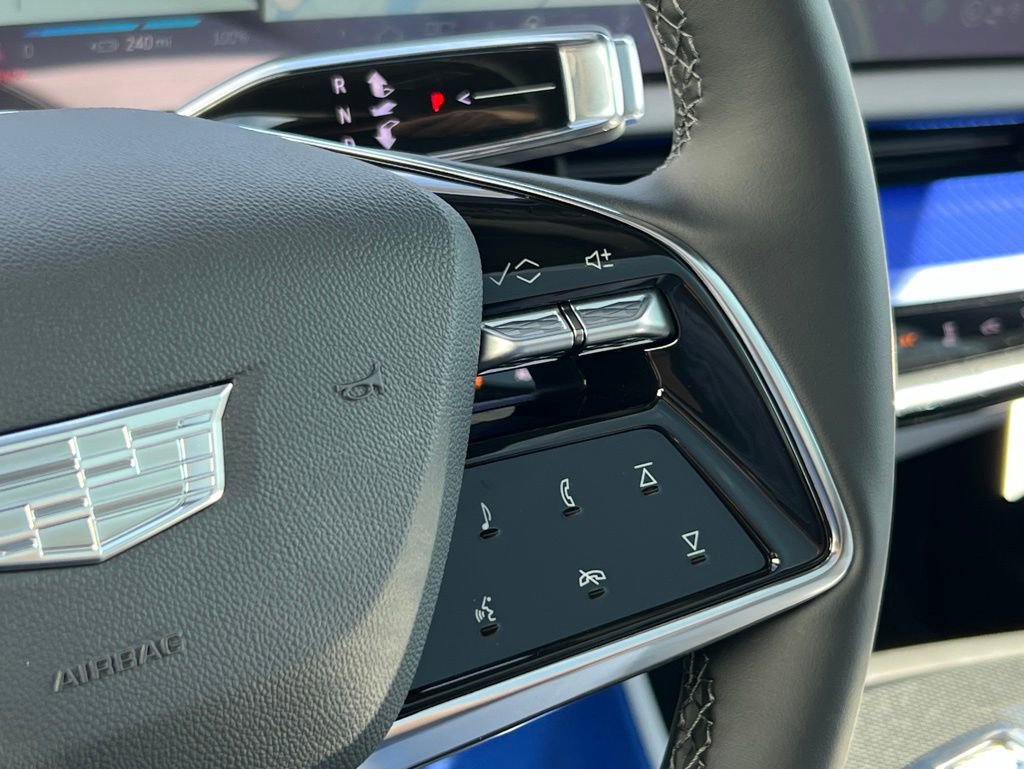 New 2026 Cadillac Optiq Luxury 1 image 33