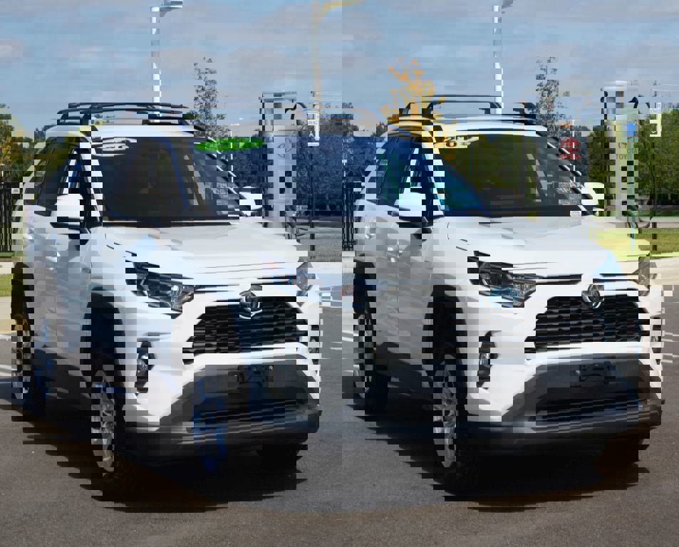 Used 2019 Toyota RAV4 XLE image 2