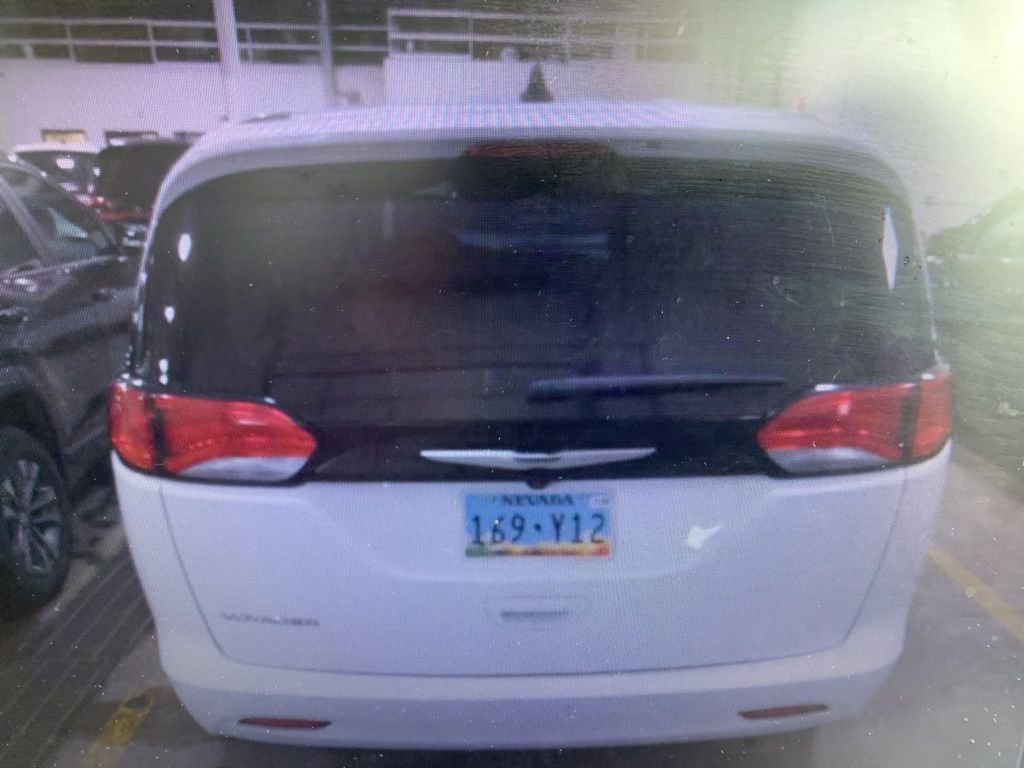 Used 2023 Chrysler Voyager LX image 4