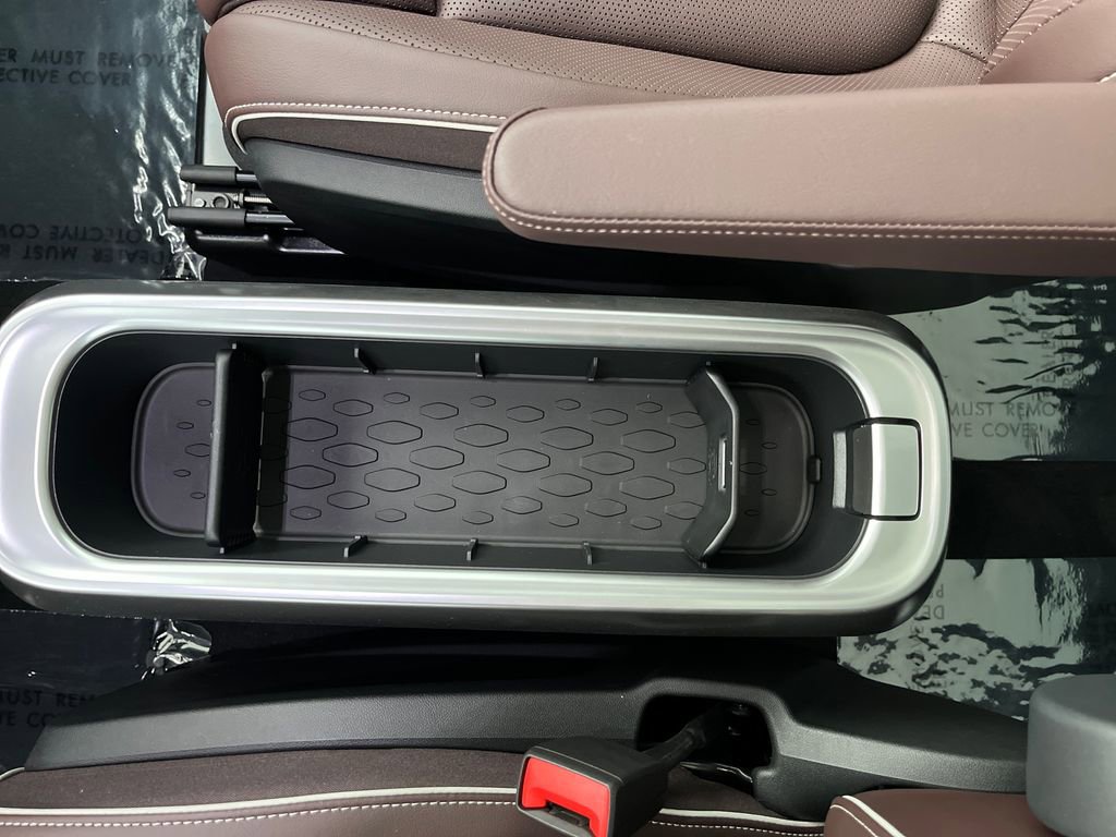 New 2025 Volkswagen ID. Buzz Pro S Plus AWD/4WD image 16