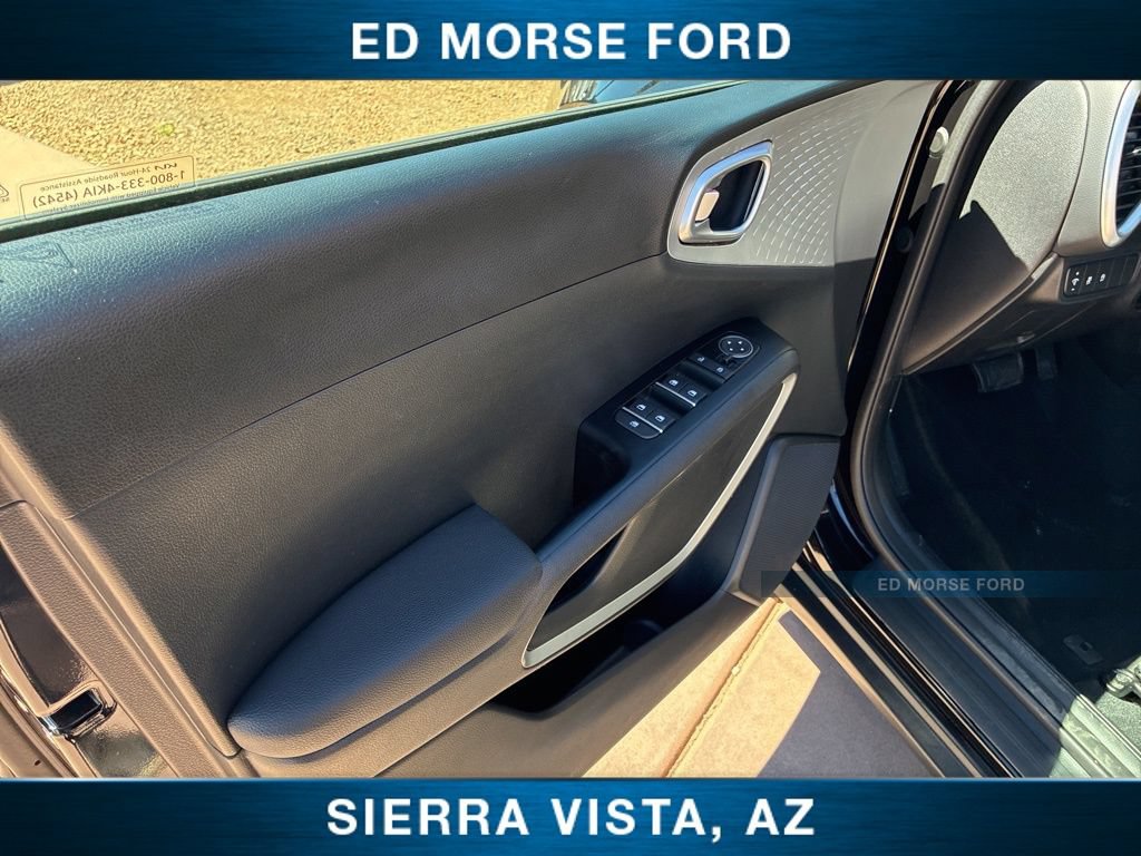 Certified 2025 Kia Soul LX FWD image 18