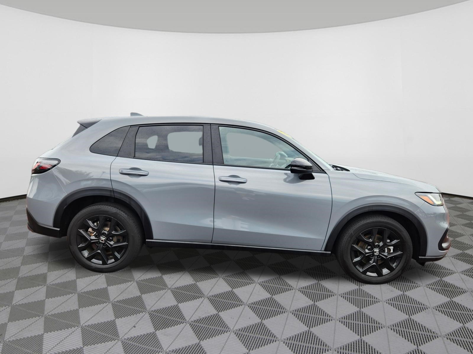 Used 2025 Honda HR-V Sport image 6