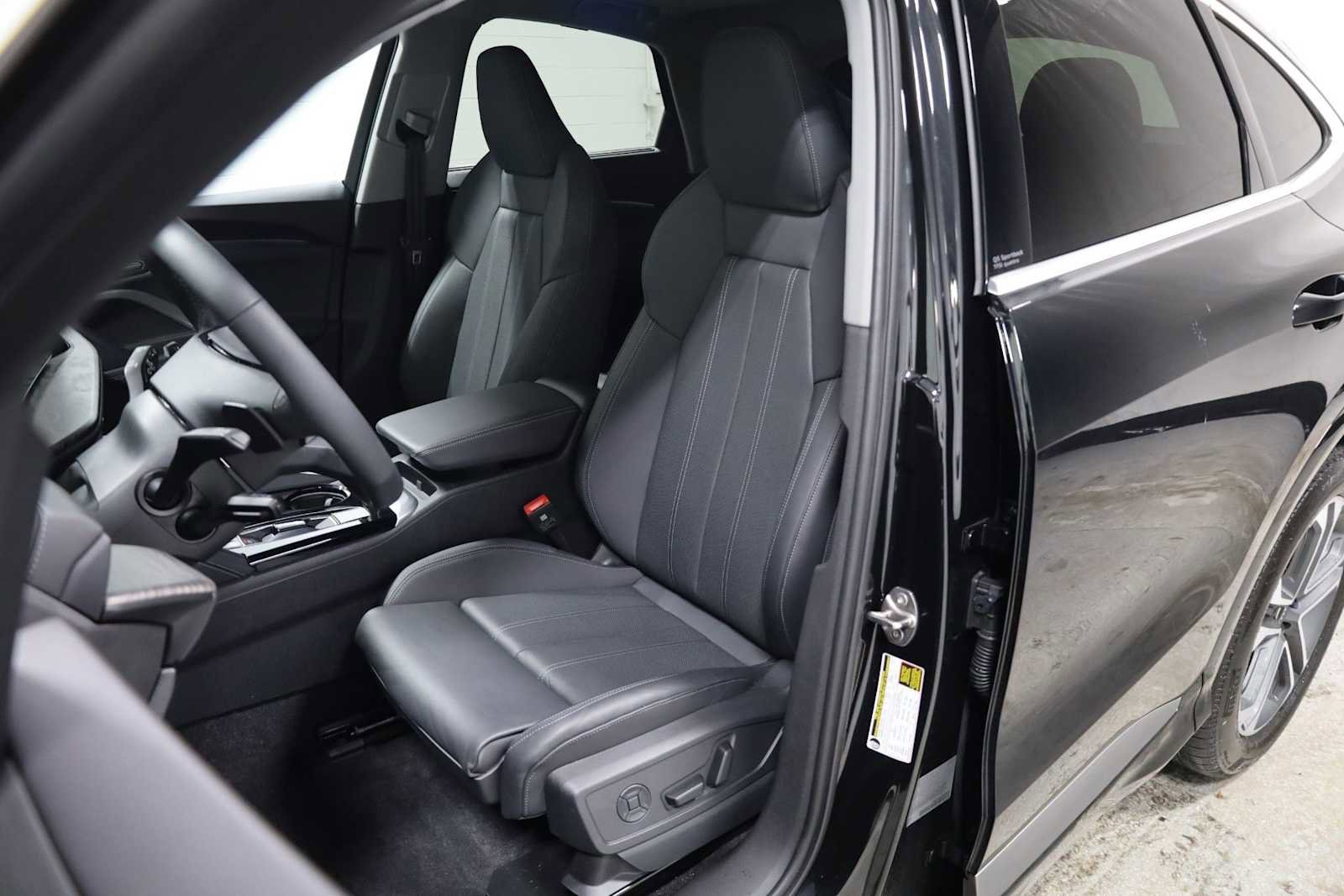 Certified 2025 Audi Q5 Prestige image 5