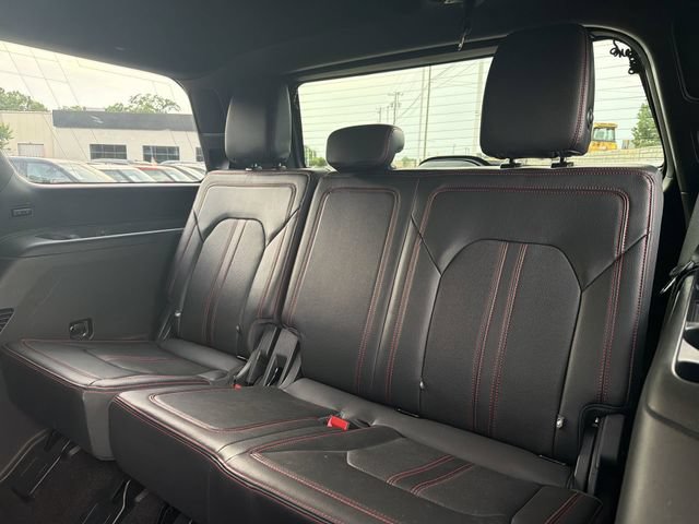 Used 2023 Ford Expedition Limited AWD/4WD image 24