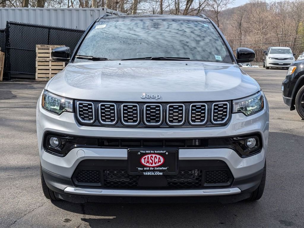 Used 2025 Jeep Compass Limited w/ Sun & Sound Group image 9