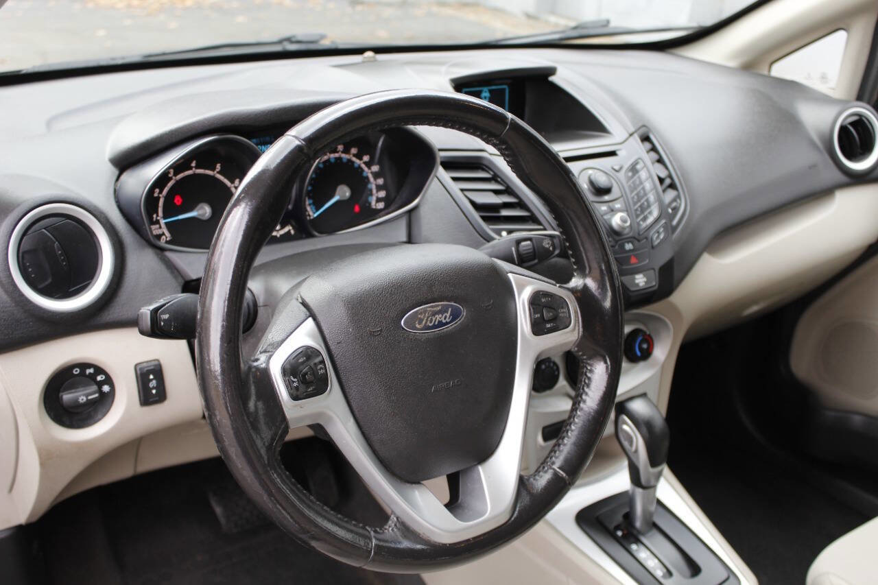 Used 2015 Ford Fiesta SE image 28