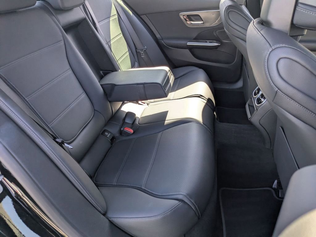 Used 2025 Mercedes-Benz C 300 Sedan image 28
