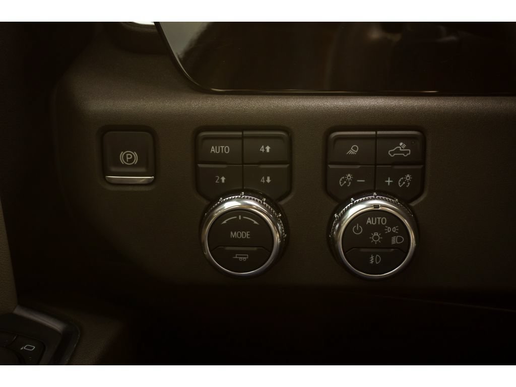 Used 2024 GMC Sierra 1500 SLT AWD/4WD image 26