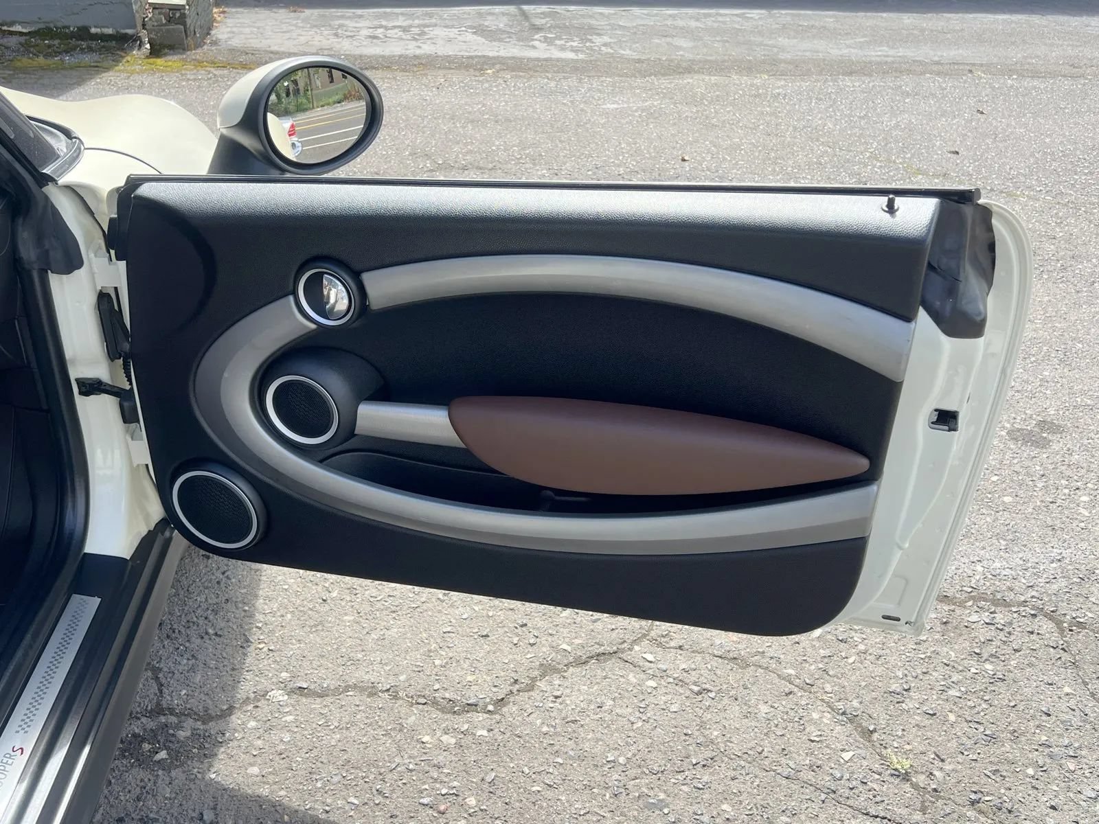Used 2009 MINI Cooper S w/ Convenience Pkg FWD image 16