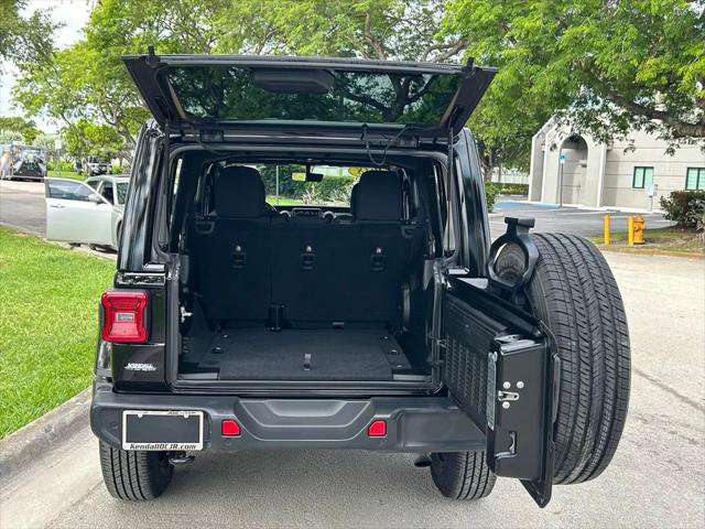 Certified 2018 Jeep Wrangler Unlimited Sahara AWD/4WD image 39