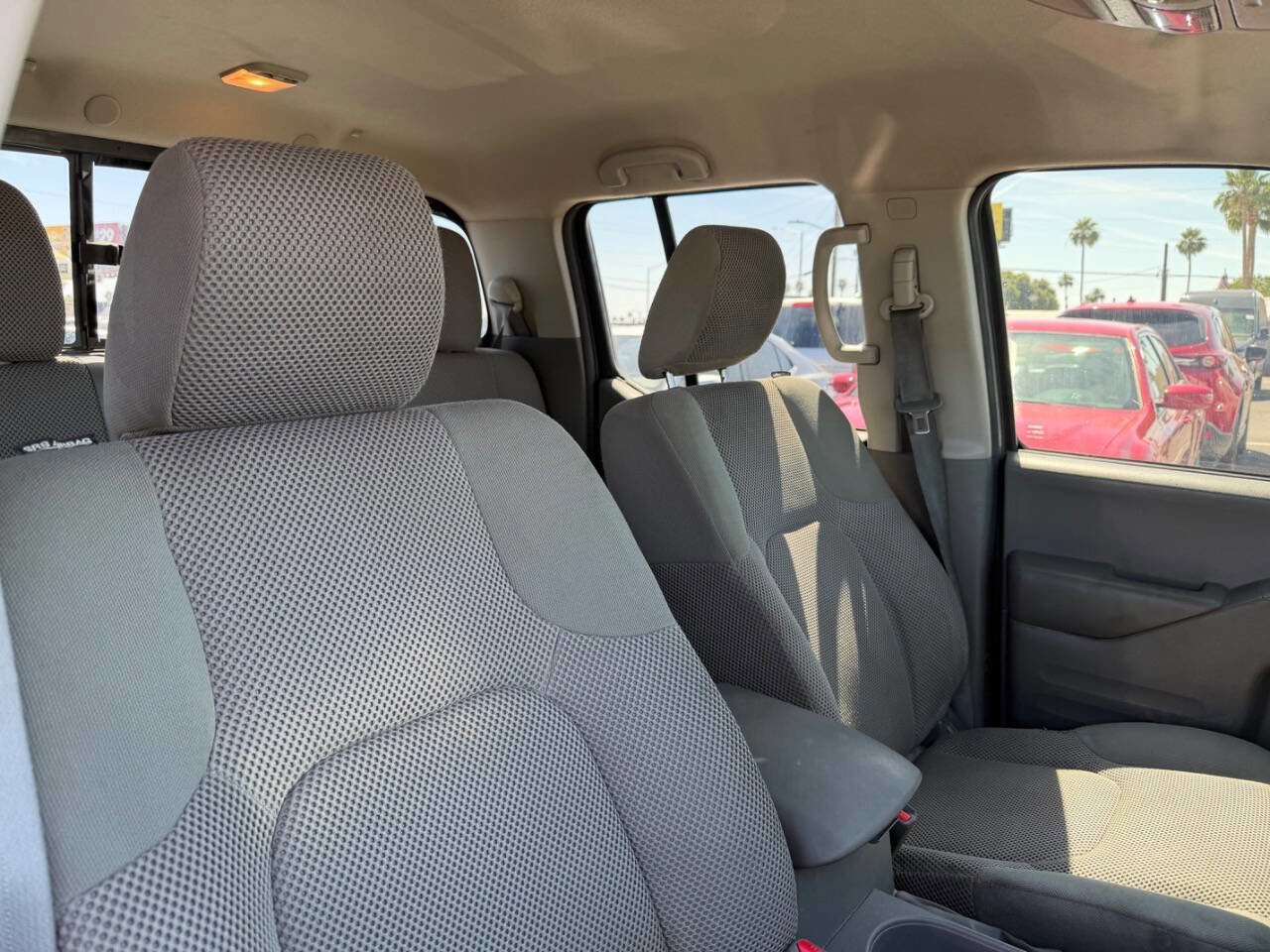 Used 2016 Nissan Frontier SV RWD image 28