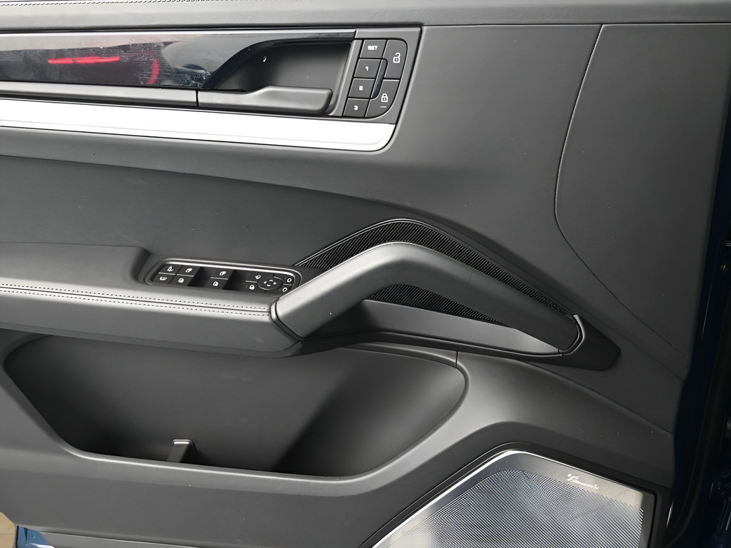 Certified 2025 Porsche Cayenne S AWD/4WD image 13