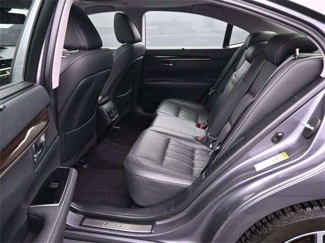 Used 2016 Lexus ES 300h image 35