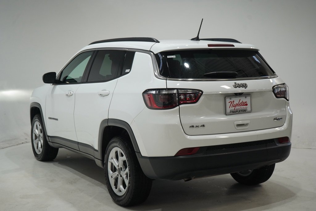 Used 2025 Jeep Compass Latitude w/ Sun & Sound Group AWD/4WD image 6