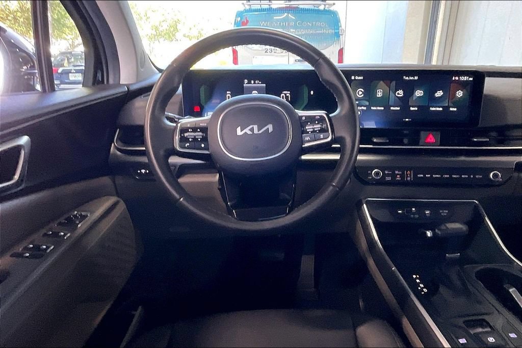 Used 2026 Kia Carnival FWD image 5