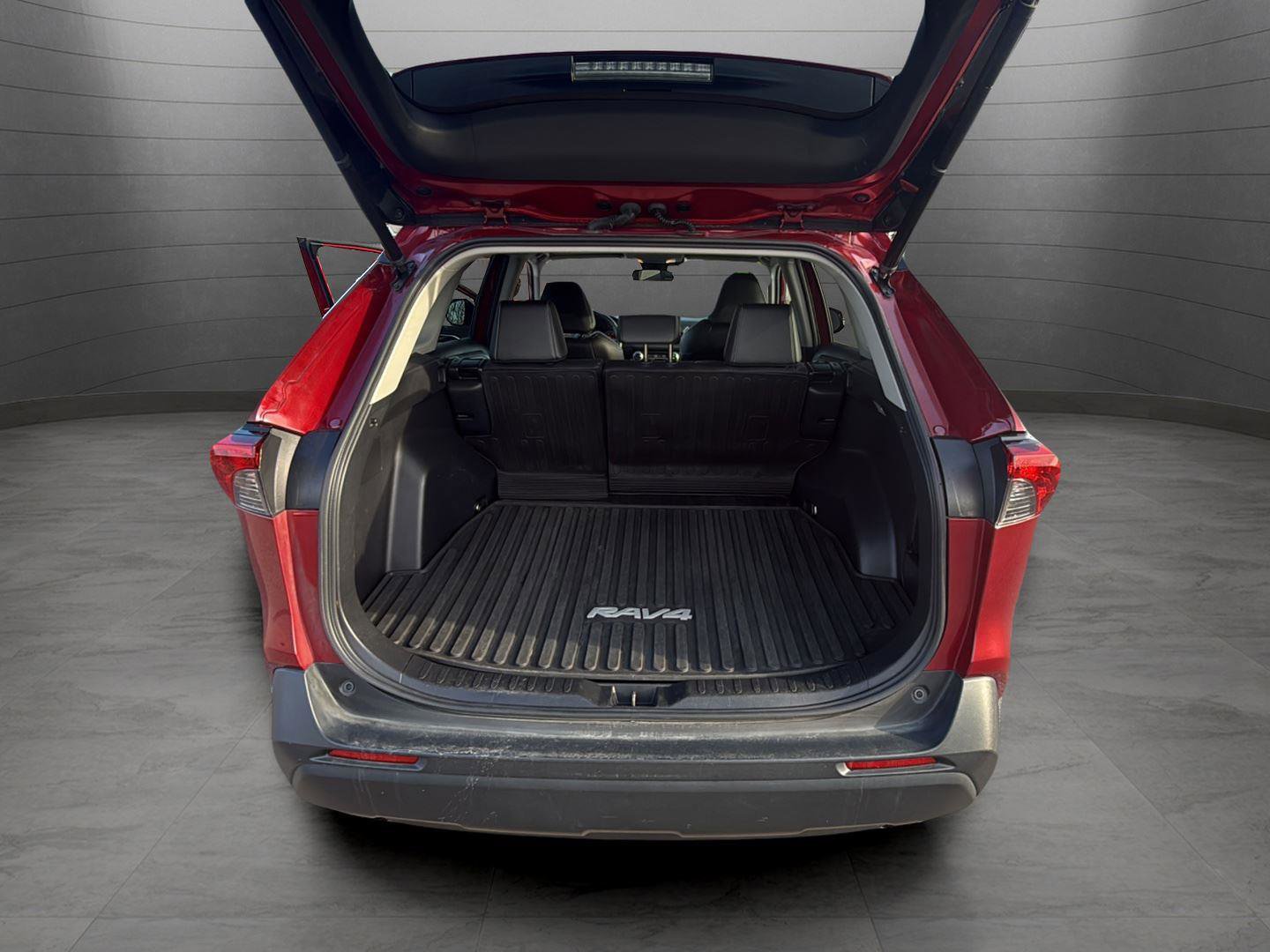 Used 2021 Toyota RAV4 XLE Premium image 26