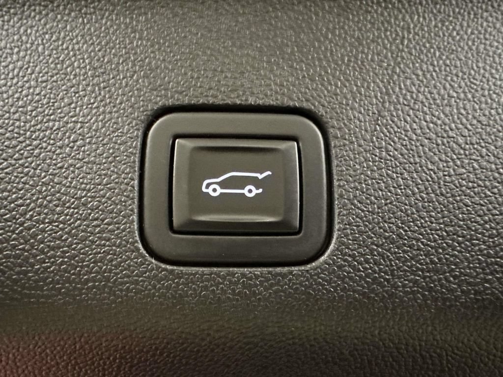 Used 2023 Chevrolet Suburban High Country AWD/4WD image 14