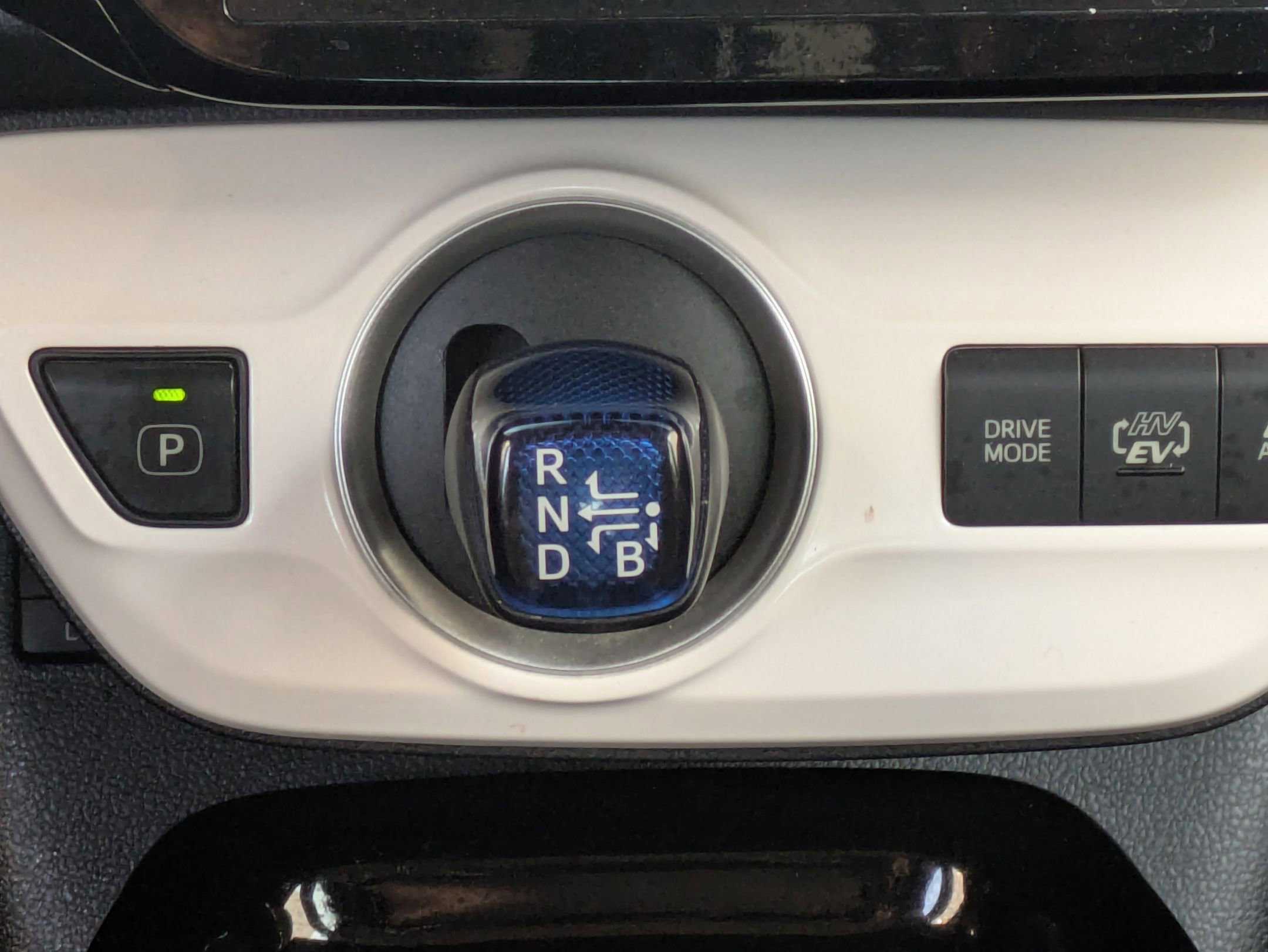 Used 2017 Toyota Prius Prime Plus image 31