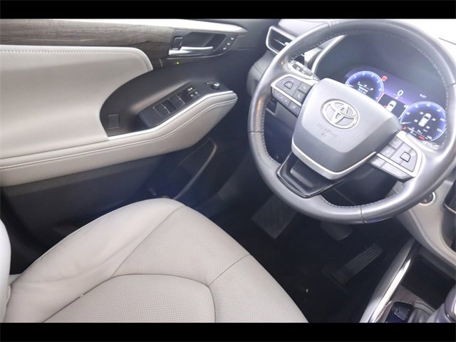 Used 2023 Toyota Highlander Limited image 22