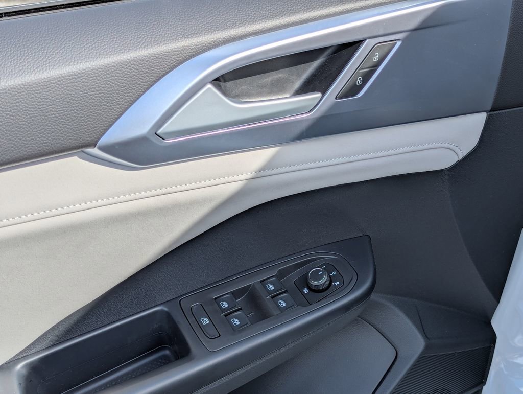 New 2026 Volkswagen Taos SE AWD/4WD image 11