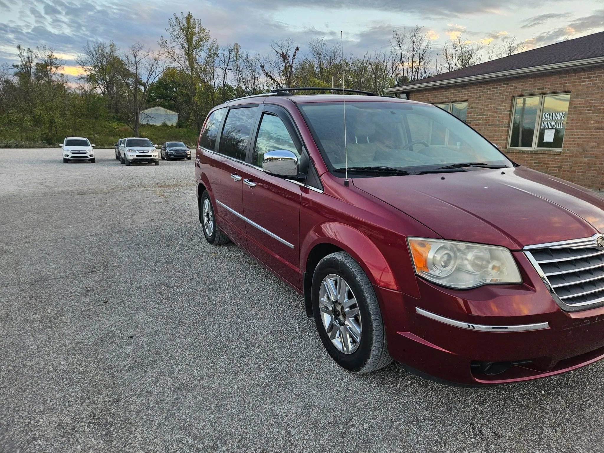 Used 2010 Chrysler Town & Country Limited FWD image 5