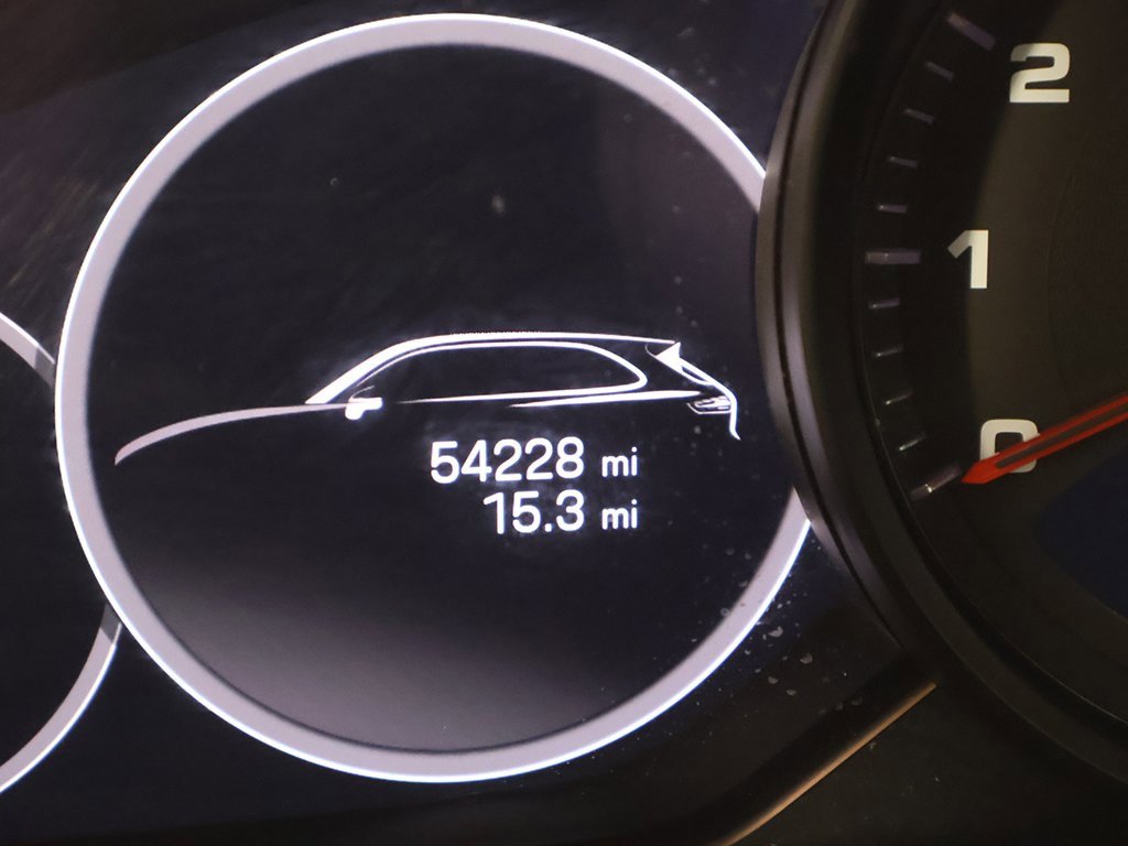 Used 2023 Porsche Cayenne Platinum Edition image 39