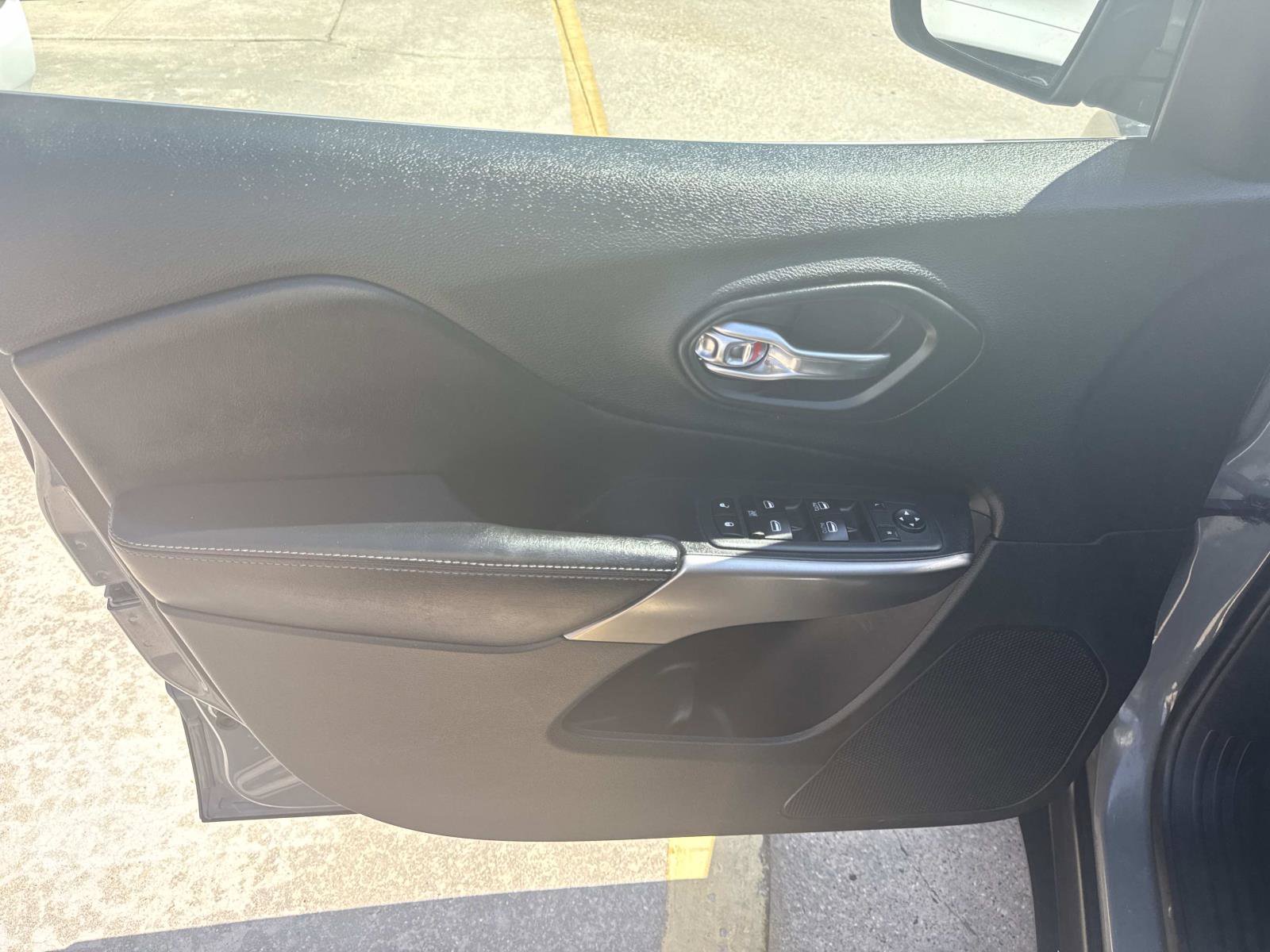 Certified 2020 Jeep Cherokee Latitude Plus image 18