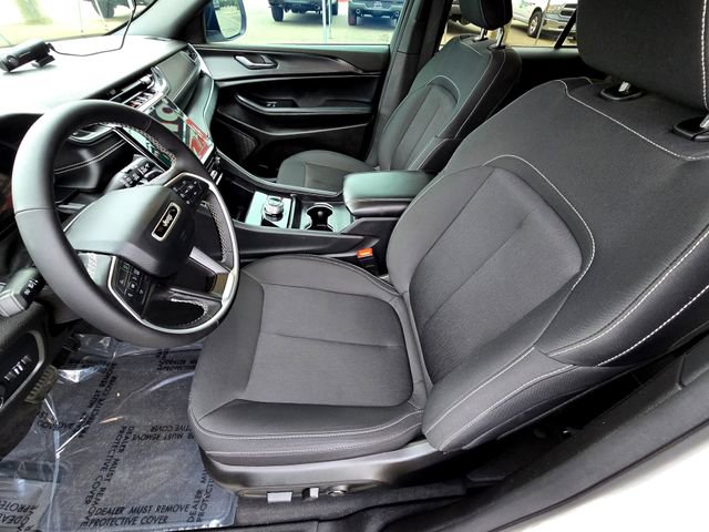 Certified 2025 Jeep Grand Cherokee Laredo X image 21