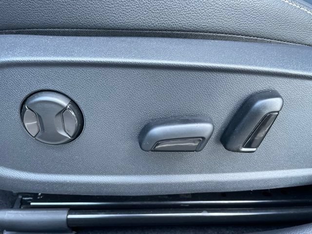 Used 2025 Volkswagen Jetta SE FWD image 10