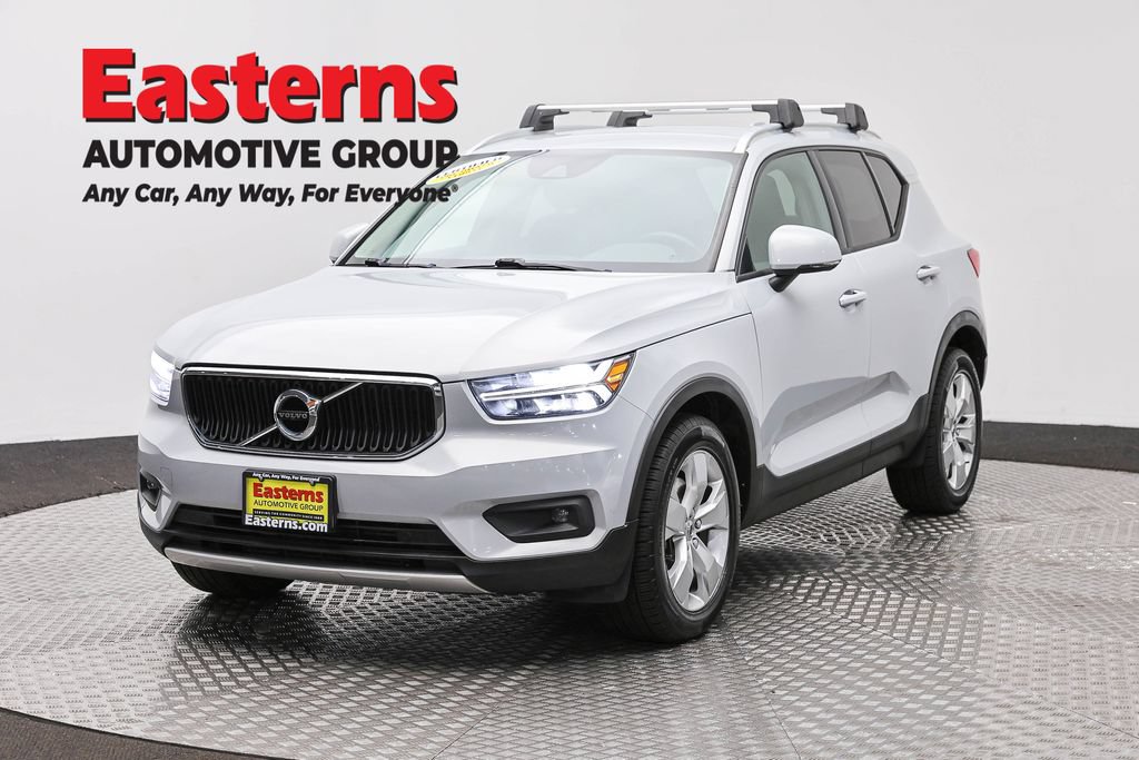 Used 2021 Volvo XC40 T4 Momentum FWD image 1