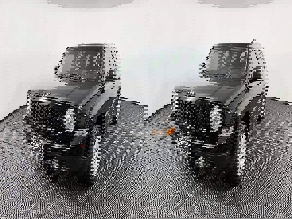 Used 2015 Jeep Patriot Limited w/ Sun/Sound Group image 3