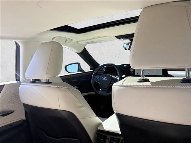 Used 2024 Lexus ES 300h w/ Premium Package image 20
