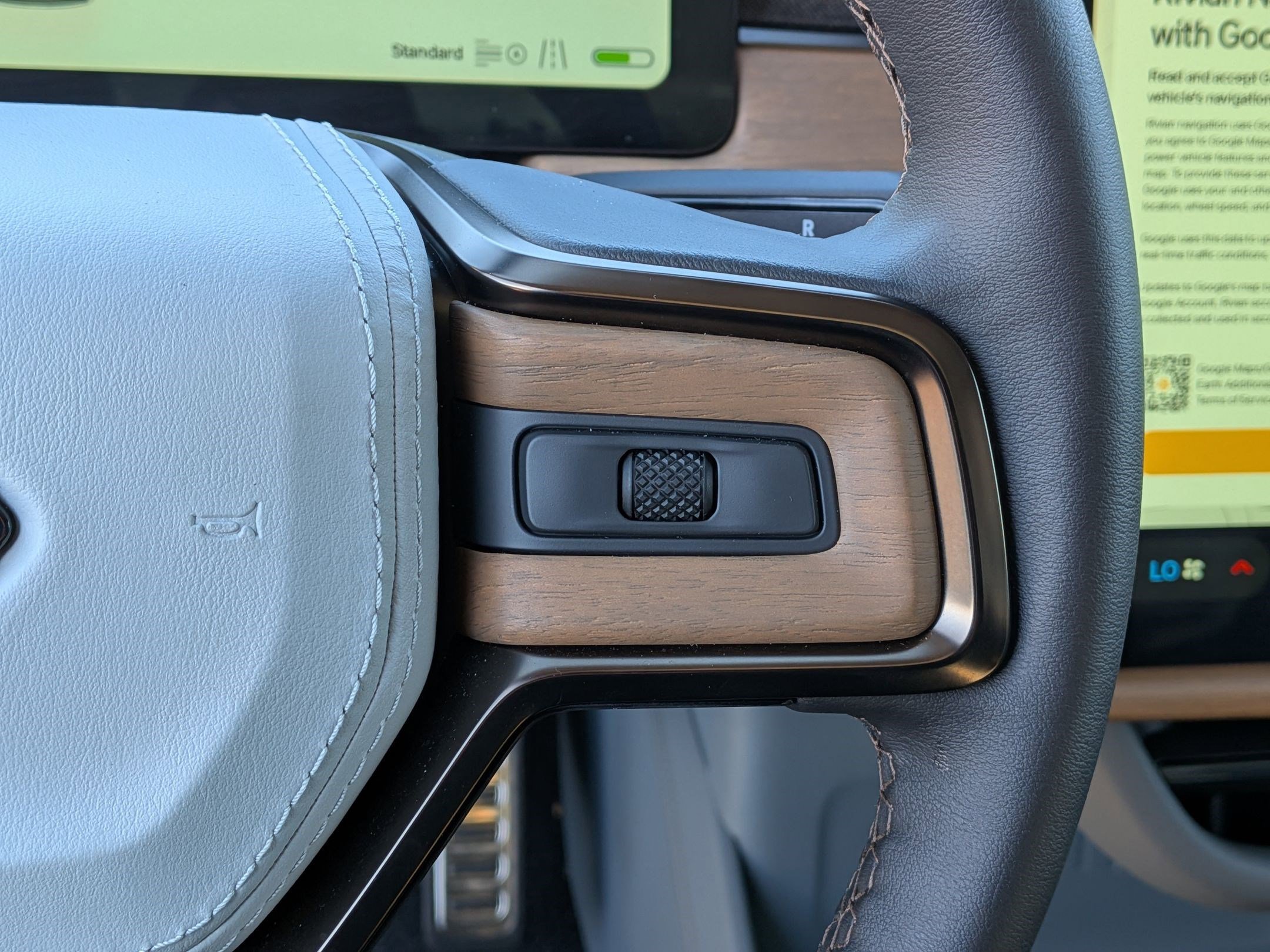 Used 2026 Rivian R1T Premium image 20