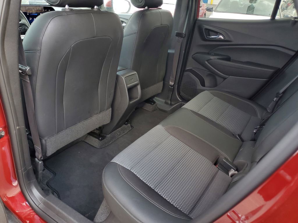 Used 2025 Chevrolet Trax LT image 27