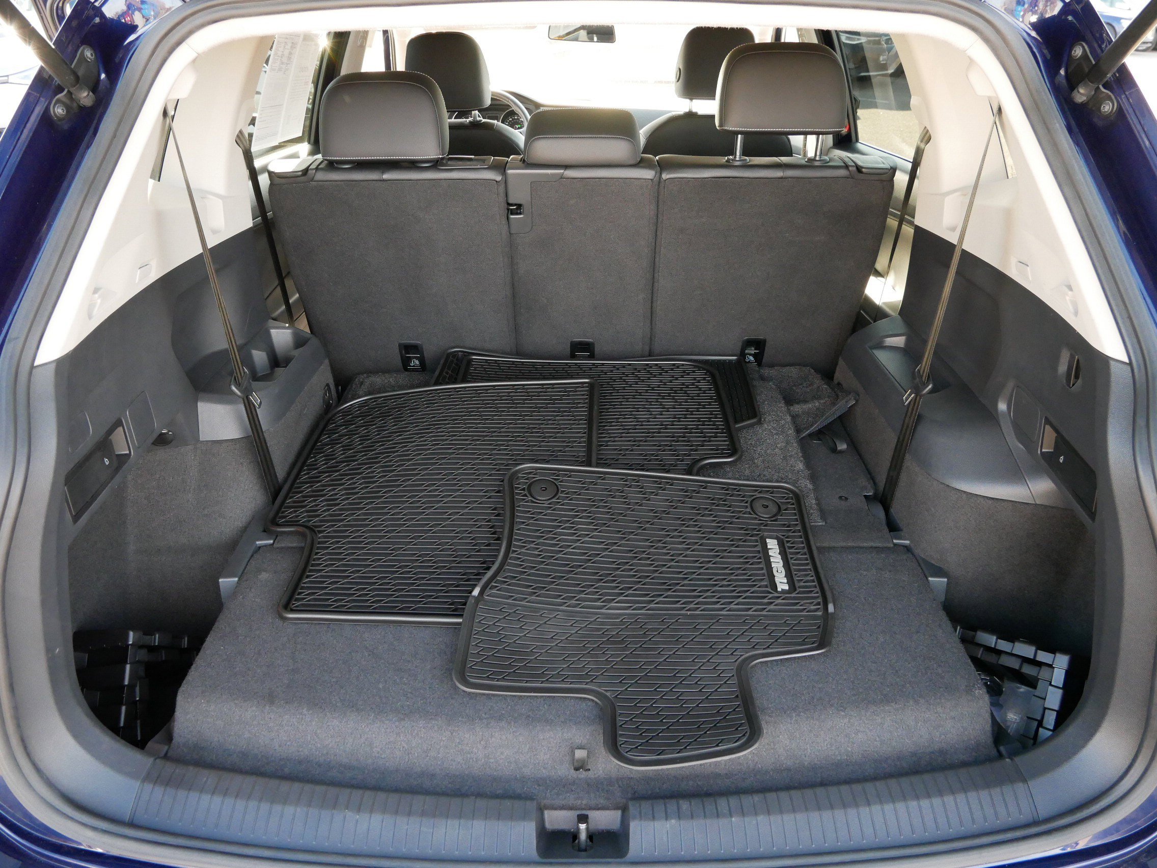 Used 2021 Volkswagen Tiguan SE image 18