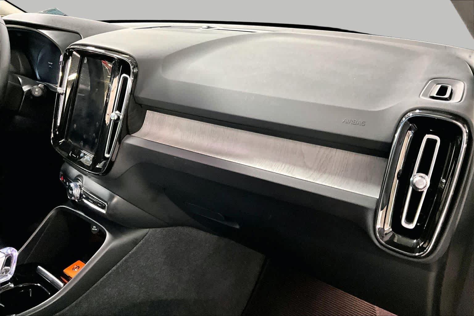 Used 2024 Volvo XC40 B5 Plus w/ Climate Package AWD/4WD image 18