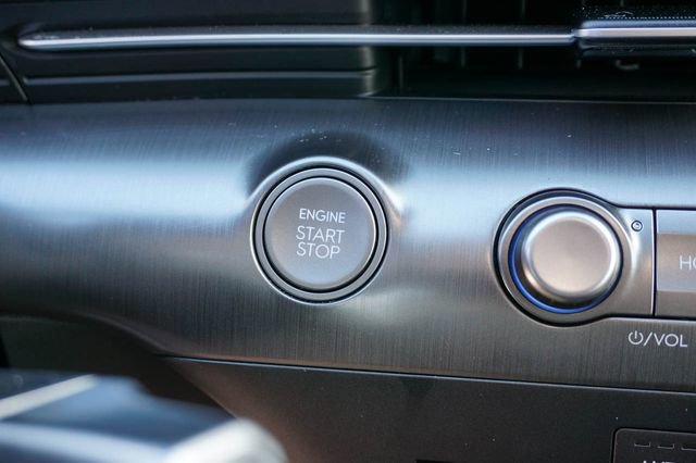 Used 2024 Hyundai Kona Limited image 26