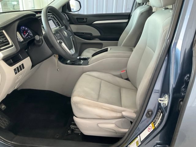 Used 2014 Toyota Highlander LE FWD image 3