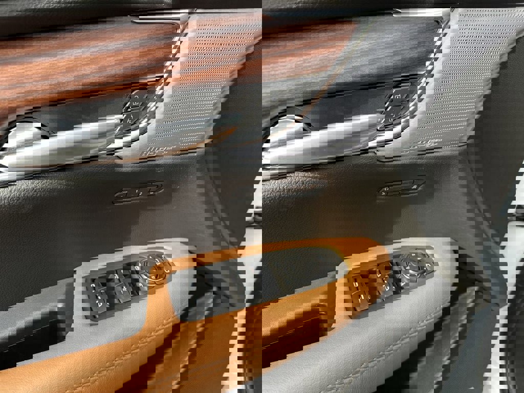 Certified 2025 Cadillac XT5 Premium Luxury w/ LPO, Floor Liner Package image 13