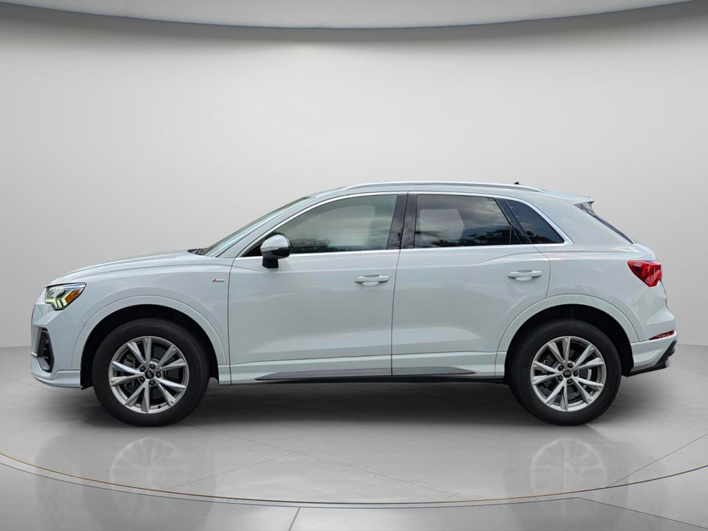 Used 2023 Audi Q3 2.0T Premium w/ Convenience Package AWD/4WD image 3