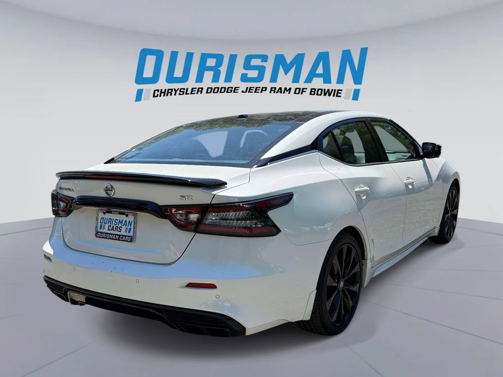 Used 2022 Nissan Maxima SR w/ Sport Mat Group FWD image 2
