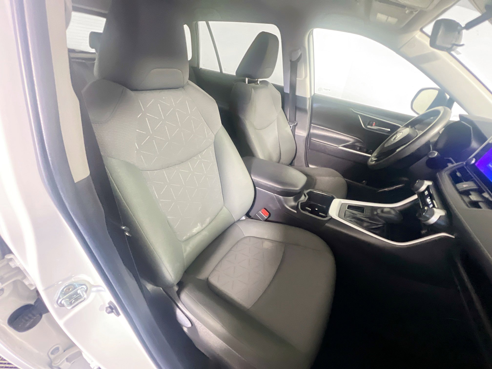 Used 2023 Toyota RAV4 XLE image 30