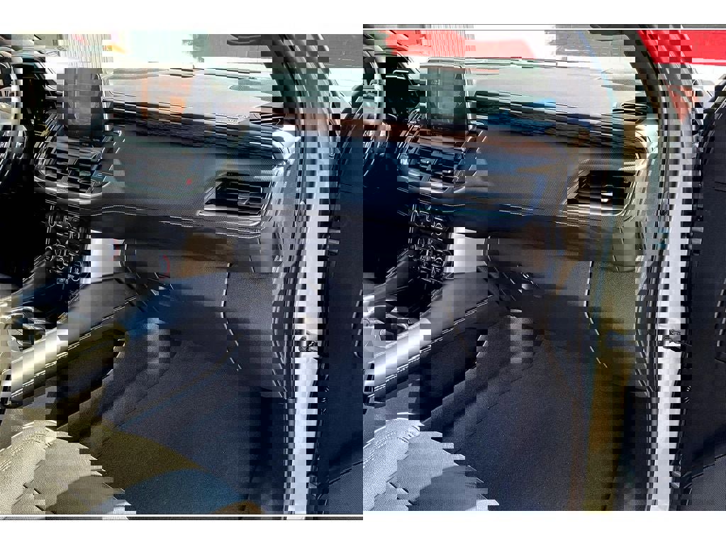 Used 2023 Chevrolet Suburban Premier image 17