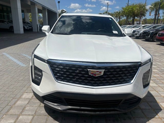 Certified 2024 Cadillac XT4 Luxury w/ Cold Weather Package FWD image 3