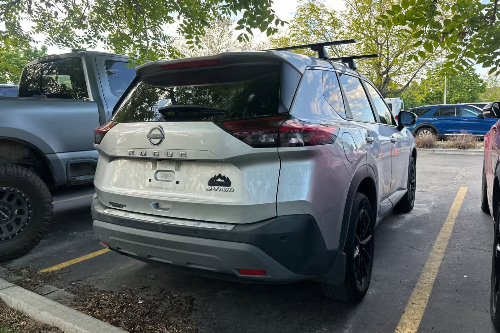 Used 2023 Nissan Rogue SV AWD/4WD image 4