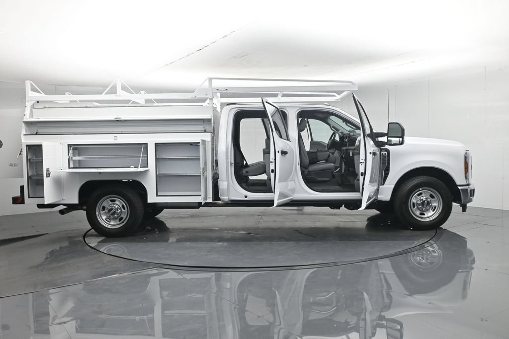 New 2026 Ford F350 XL w/ XL Chrome Package RWD image 40