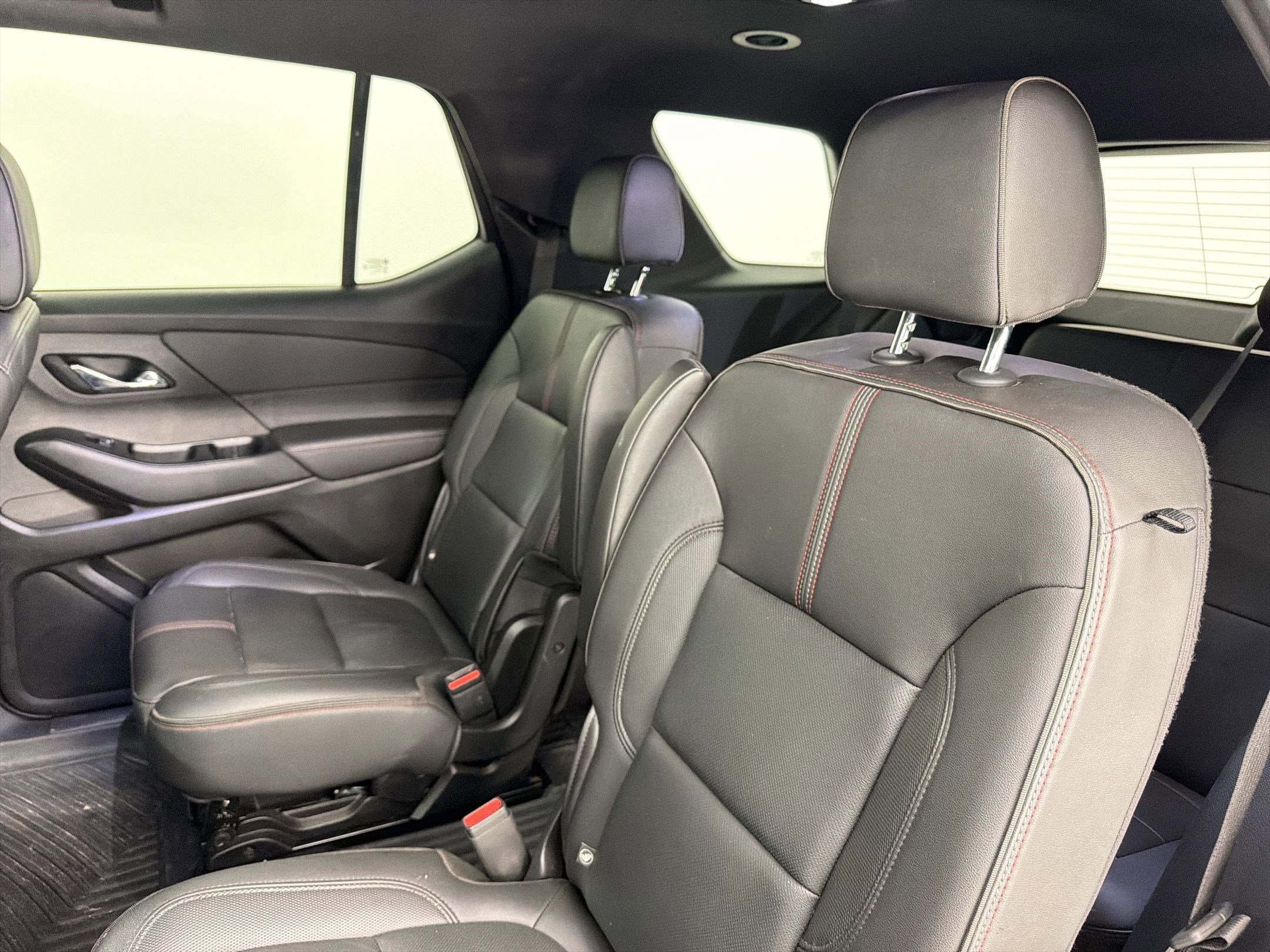 Used 2023 Chevrolet Traverse RS FWD image 25